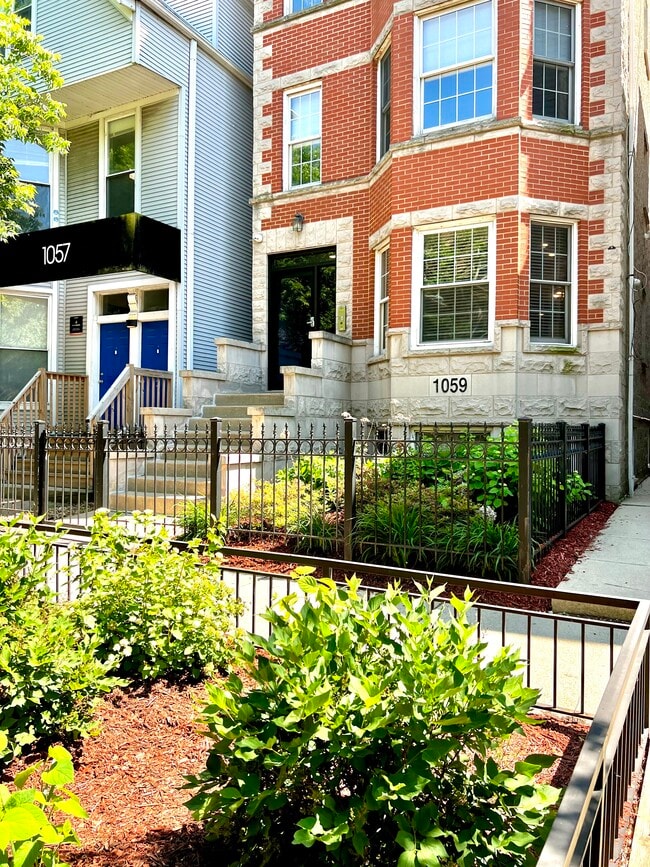 1059 W Cornelia Ave, Unit 1