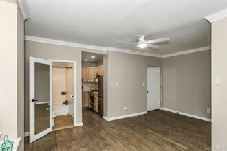 310 Riverside Blvd in Long Beach, NY - Foto de edificio - Building Photo