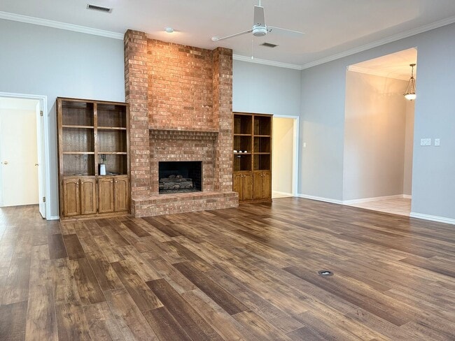 3612 Oakridge Dr in Midland, TX - Foto de edificio - Building Photo