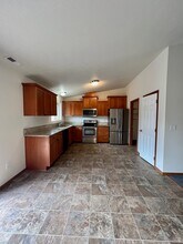 293 Sowell Dr in Shady Cove, OR - Building Photo - Building Photo