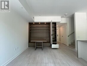 55-TH55 Charles St E in Toronto, ON - Building Photo - Building Photo