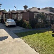 2030 E Washington Blvd in Pasadena, CA - Building Photo