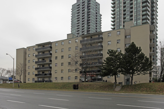 Lotus Garden in Mississauga, ON - Building Photo - Building Photo