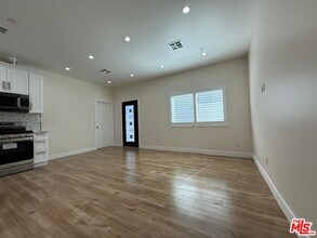 10907 Olinda St in Los Angeles, CA - Building Photo - Building Photo