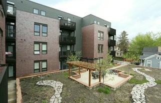 Bedford Crossing in Madison, WI - Building Photo