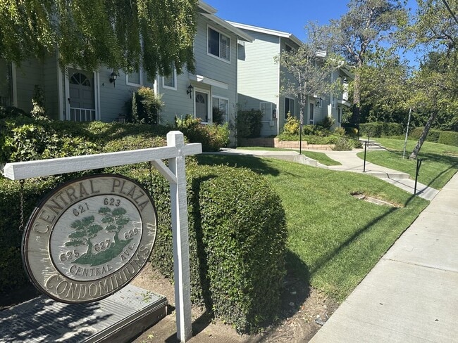 627 Central Ave in Buellton, CA - Building Photo - Building Photo