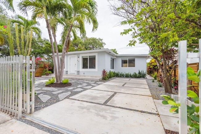 44 NW 40th St in Miami, FL - Building Photo - Building Photo