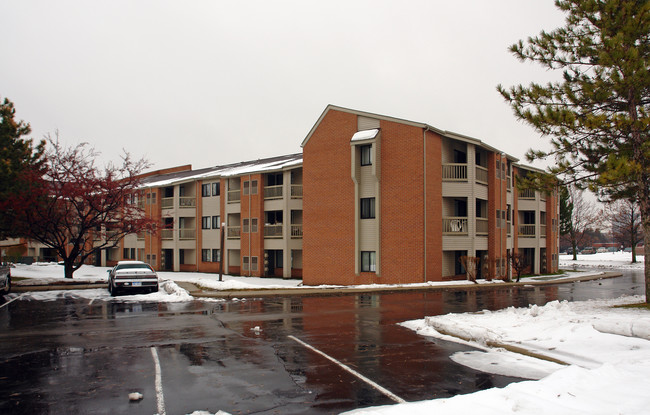 Gardenview Apartments in Flint, MI - Building Photo - Building Photo