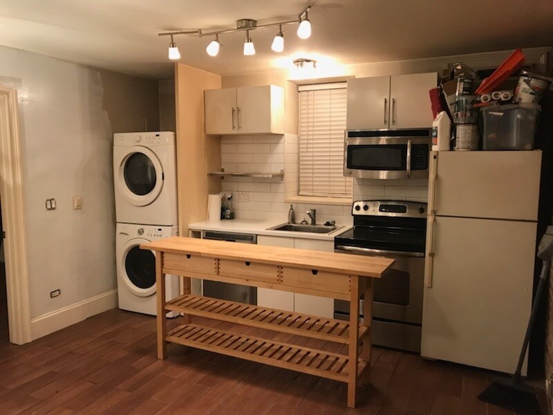 19 E Division St in Chicago, IL - Building Photo