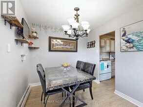 1660 Bloor St in Mississauga, ON - Building Photo - Building Photo