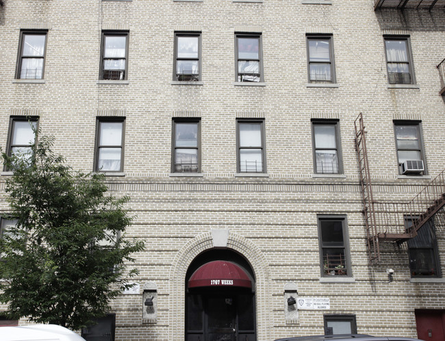 1767 Weeks Ave in Bronx, NY - Foto de edificio - Building Photo