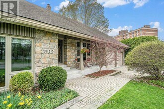 2302 Fox Crescent in Ottawa, ON - Building Photo - Building Photo