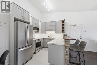 4013 Kilmer Dr in Burlington, ON - Building Photo - Building Photo