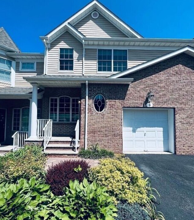 67 Mara Blvd in Sparta, NJ - Building Photo