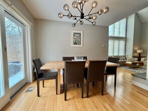 11 High Meadow Ln in Oak Bluffs, MA - Building Photo - Building Photo