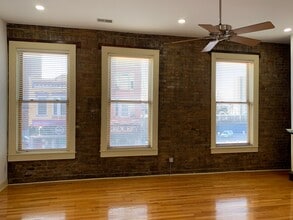 515 N Main St, Unit 2 in Bloomington, IL - Building Photo - Building Photo
