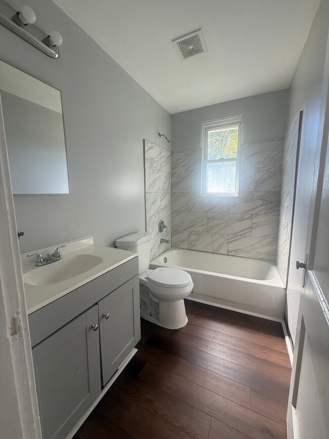3833 Vine St in Cincinnati, OH - Building Photo - Building Photo