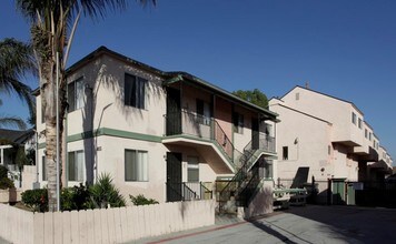 Las Palmas Apartments in San Diego, CA - Building Photo - Building Photo