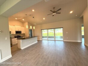 239 Brickell St SE in Palm Bay, FL - Foto de edificio - Building Photo