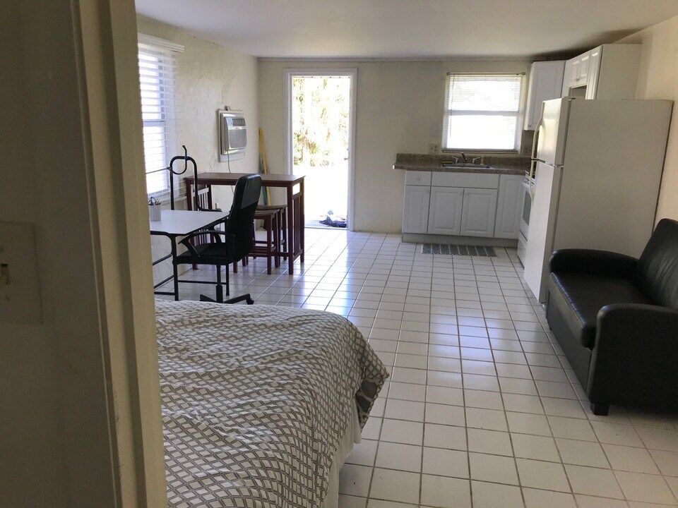 1825 Shadow Ln, Unit A in Englewood, FL - Building Photo