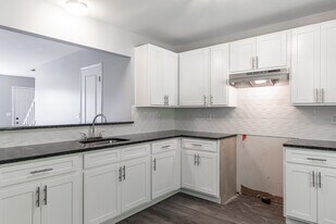 Wyndham Court Apartments in Waterbury, CT - Building Photo