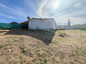 17401 E Meadow Ln in Mayer, AZ - Building Photo - Building Photo