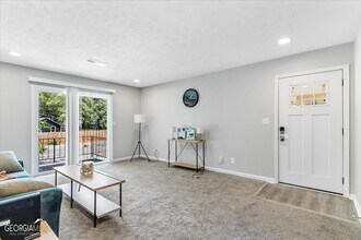 1701 Hawthorne Ave in College Park, GA - Foto de edificio - Building Photo