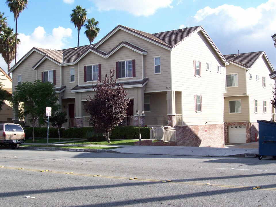 9328 Somerset Blvd in Bellflower, CA - Building Photo