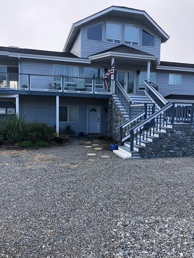 30630 Old Coast Rd Rentals in Gold Beach, OR