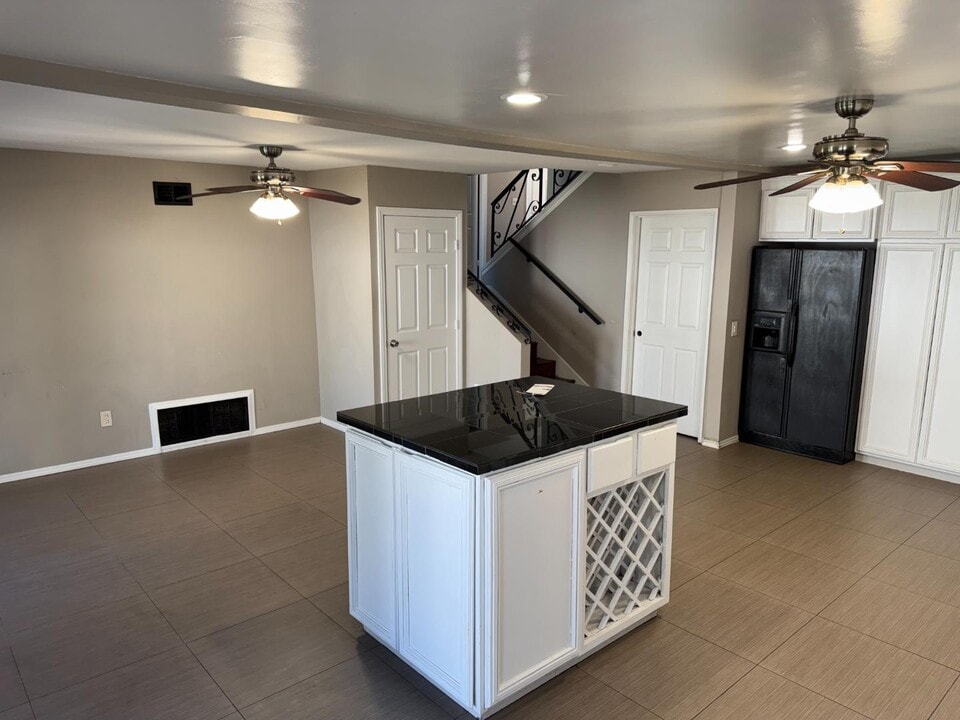 3041 Dardaina Dr in San Diego, CA - Building Photo