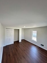 8 Hampton St in Newton, NJ - Building Photo - Building Photo
