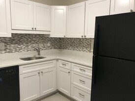 101 Monmouth St, Unit 314 in Brookline, MA - Building Photo