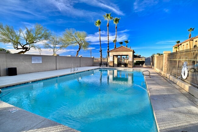 Sunrise Vista in Phoenix, AZ - Foto de edificio - Building Photo
