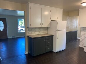 419 7th Ave NE in Puyallup, WA - Building Photo - Building Photo