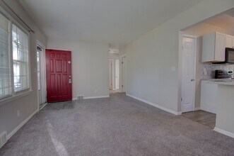2110 Mississippi Blvd in Bettendorf, IA - Building Photo - Building Photo