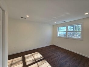 140 Tower Hill Rd in North Kingstown, RI - Building Photo - Building Photo