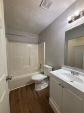 5140 Keegan Way in Louisville, KY - Foto de edificio - Building Photo