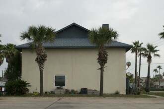 2530 S 11th St in Port Aransas, TX - Building Photo - Building Photo