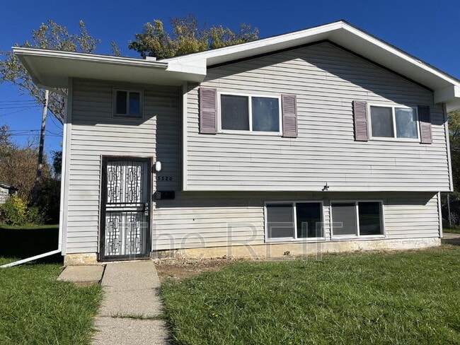 property at 5520 Bermuda Ln