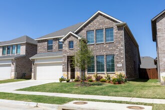 8125 Danny Scarth Ln in Fort Worth, TX - Foto de edificio - Building Photo