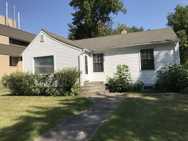 2320 2nd Ave N in Grand Forks, ND - Building Photo - Building Photo