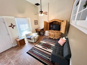 5400 Marble Ave in Albuquerque, NM - Building Photo - Building Photo