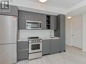 251-2251 Manitoba St in Toronto, ON - Building Photo - Building Photo