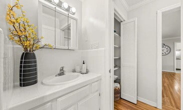 50 N San Mateo Dr in San Mateo, CA - Building Photo - Building Photo