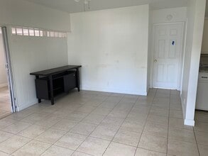 320 SW 21st St in Fort Lauderdale, FL - Foto de edificio - Building Photo