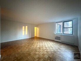 East 79th Street, Unit PHM00 in New York, NY - Building Photo