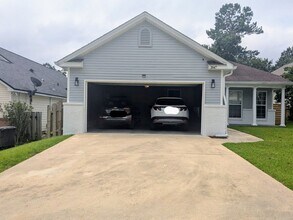 2047 Sunny Dale Dr in Tallahassee, FL - Building Photo - Building Photo