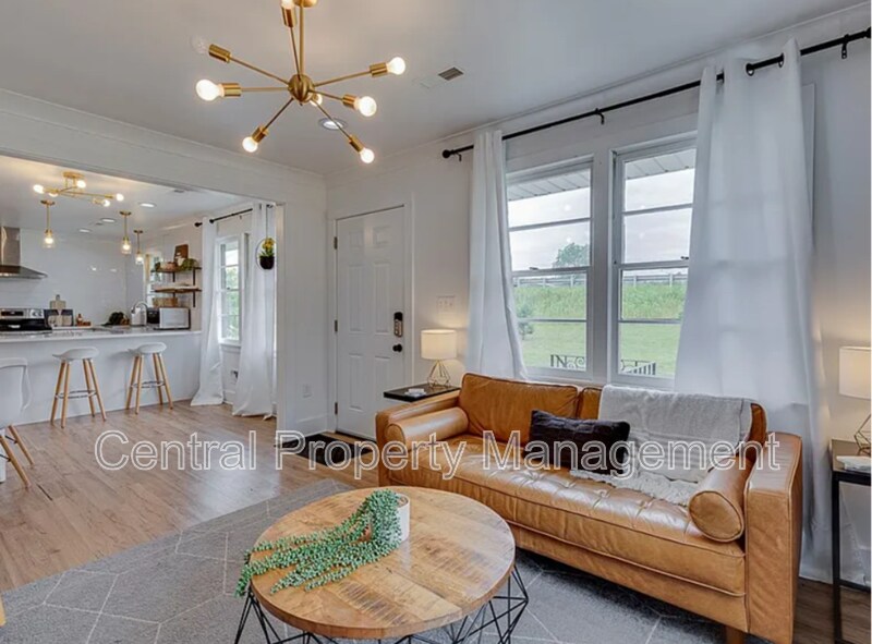 1126 N Hwy 25 Bypass in Travelers Rest, SC - Building Photo