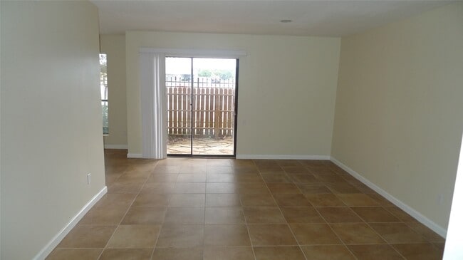 16111 Aspenglen Dr in Houston, TX - Building Photo - Building Photo