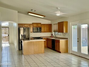 2202 E Wescott Dr in Phoenix, AZ - Building Photo - Building Photo